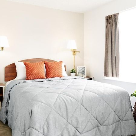 Intown Suites Extended Stay Minneapolis Mn - Бернсвилл Экстерьер фото